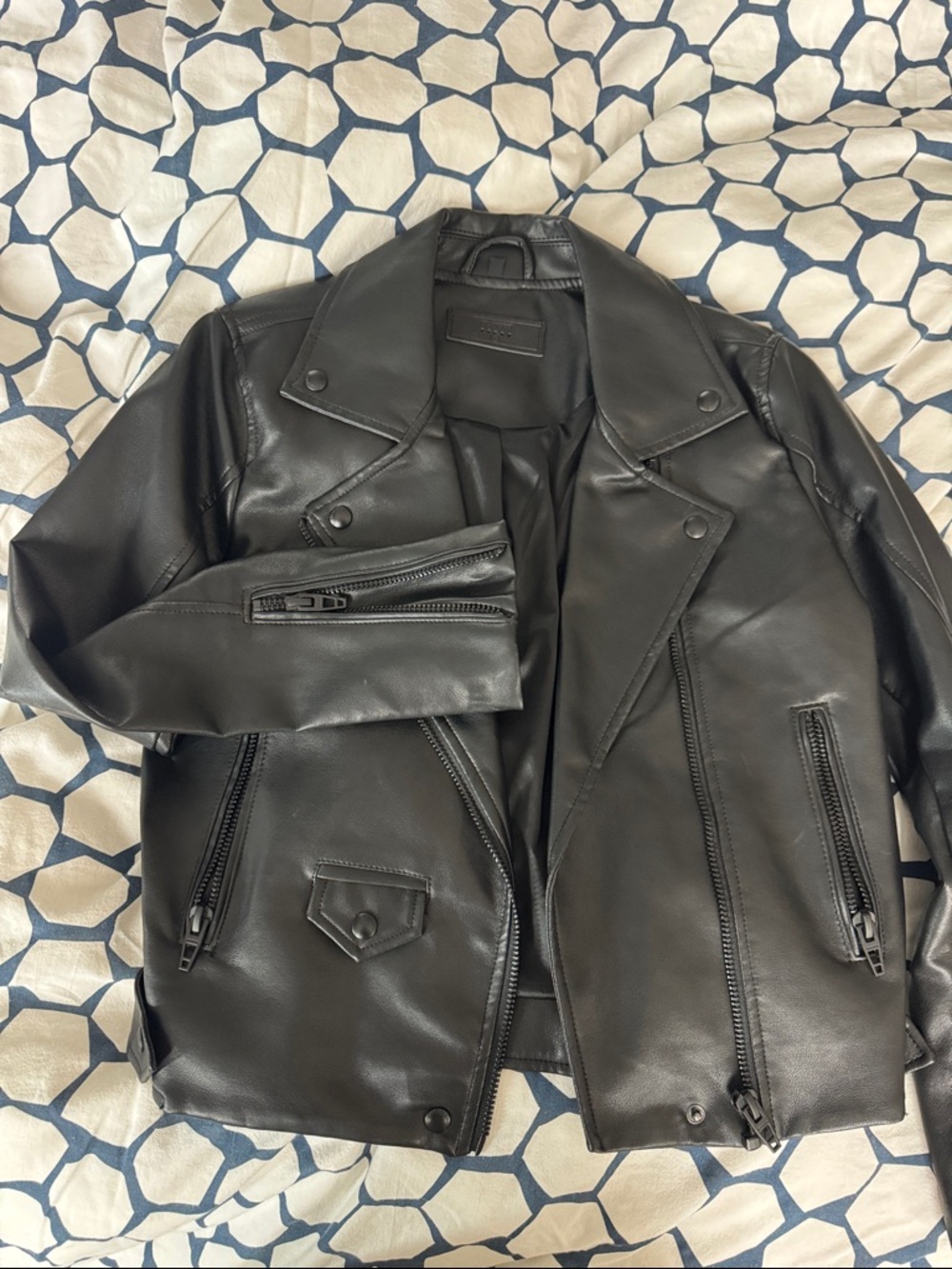 Blanknyc Women's faux Leather Moto Jacket w/ all black accessories